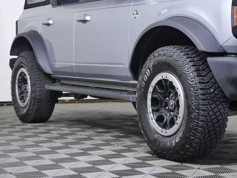 Certified 2022 Ford Bronco Outer Banks w/ Sasquatch Package AWD/4WD image 2