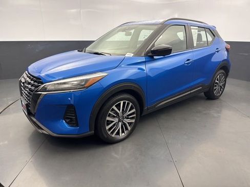 Used 2024 Nissan Kicks SR image 2