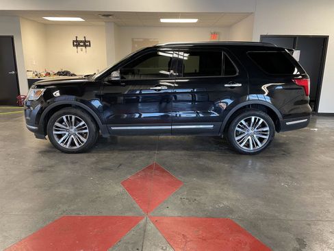 Used 2019 Ford Explorer Platinum image 3