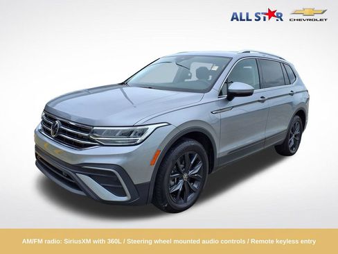 Used 2024 Volkswagen Tiguan SE FWD image 1