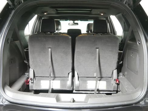 Used 2015 Ford Explorer XLT w/ Equipment Group 202B AWD/4WD image 18