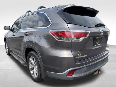 Used 2014 Toyota Highlander XLE FWD image 3