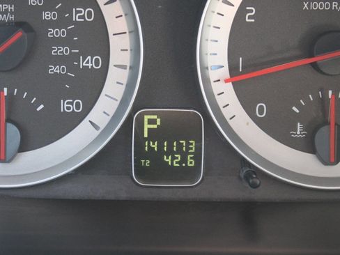 Used 2013 Volvo C70 T5 w/ Climate Pkg image 40