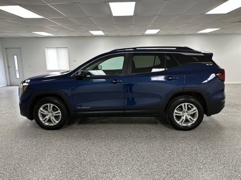 Used 2022 GMC Terrain SLE w/ Driver Convenience Package AWD/4WD image 5