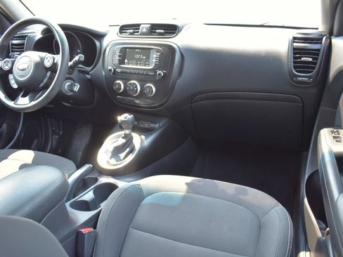 Used 2018 Kia Soul FWD image 11