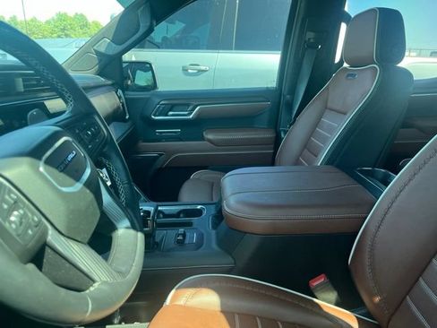 Used 2025 GMC Sierra 1500 Denali Ultimate AWD/4WD image 5
