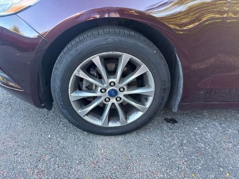 Used 2017 Ford Fusion SE FWD image 6