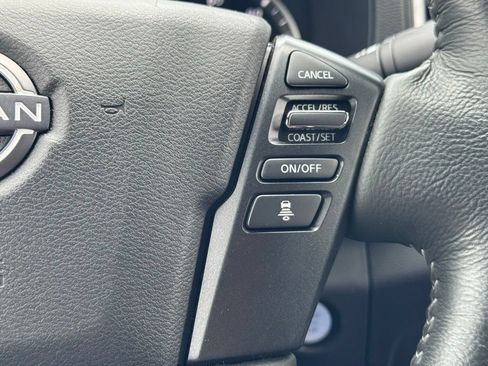 Used 2022 Nissan Frontier SV AWD/4WD image 11