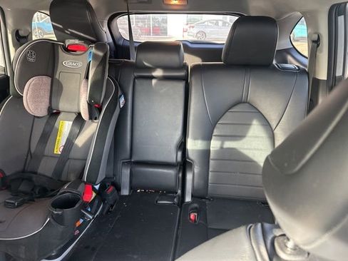 Used 2022 Toyota Highlander XLE image 10