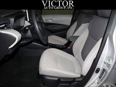 Used 2020 Toyota Corolla LE FWD image 16