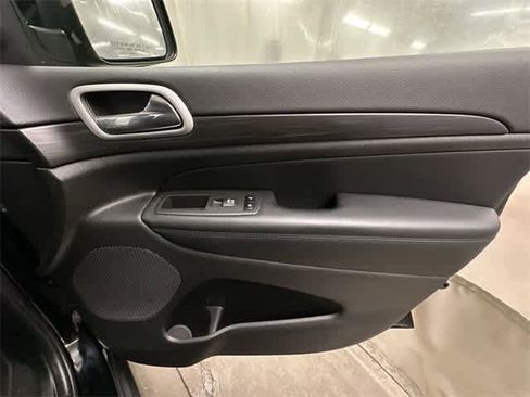 Used 2021 Jeep Grand Cherokee Laredo X image 23