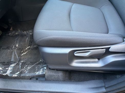 Used 2025 Toyota Corolla Cross LE image 23