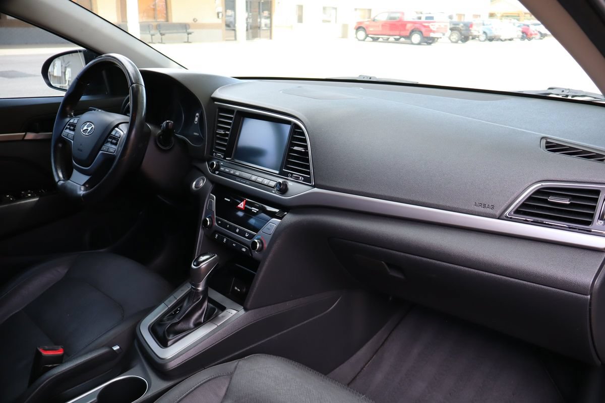 Used 2017 Hyundai Elantra Limited w/ Limited Tech Package 04 FWD image 17