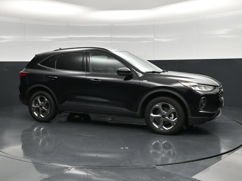 Used 2025 Ford Escape ST-Line Select AWD/4WD image 3