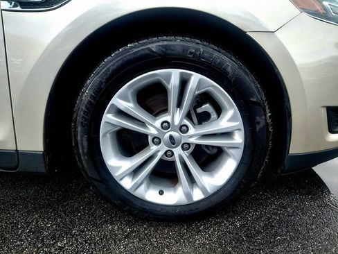 Used 2018 Ford Taurus SE FWD image 9