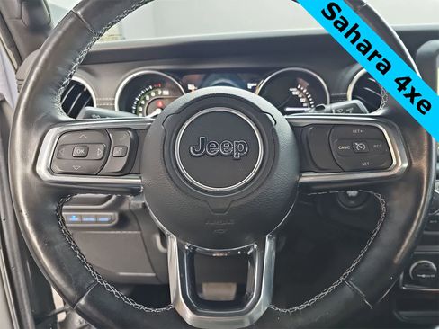 Used 2022 Jeep Wrangler Unlimited Sahara w/ Cold Weather Group image 19