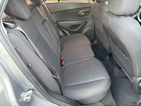 Used 2020 Chevrolet Trax LS FWD image 15