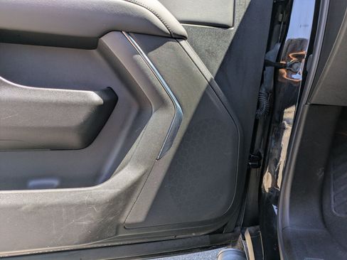 Used 2025 Chevrolet Suburban Z71 AWD/4WD image 13