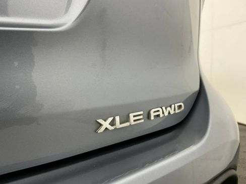 Used 2021 Toyota Highlander XLE AWD/4WD image 31