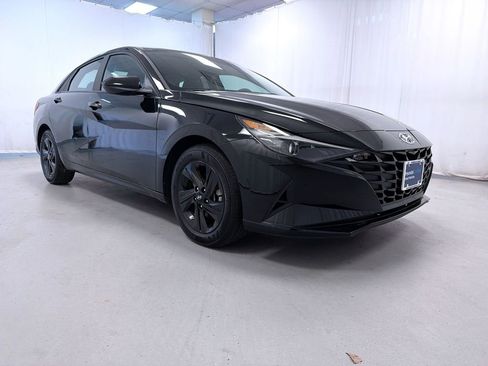 Used 2023 Hyundai Elantra SEL image 1
