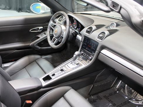Used 2024 Porsche 718 Boxster image 19