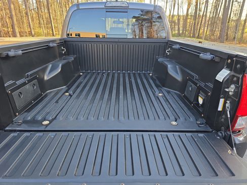 Used 2017 Toyota Tacoma TRD Sport image 13