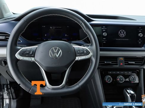 Used 2023 Volkswagen Taos SE w/ Panoramic Sunroof Package FWD image 20