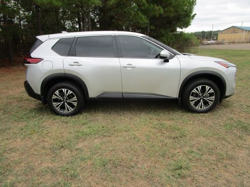 Used 2023 Nissan Rogue SV image 6
