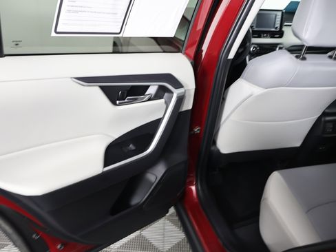 Used 2022 Toyota RAV4 XLE Premium image 49