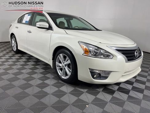 Used 2015 Nissan Altima 2.5 SV w/ Convenience Package FWD image 1