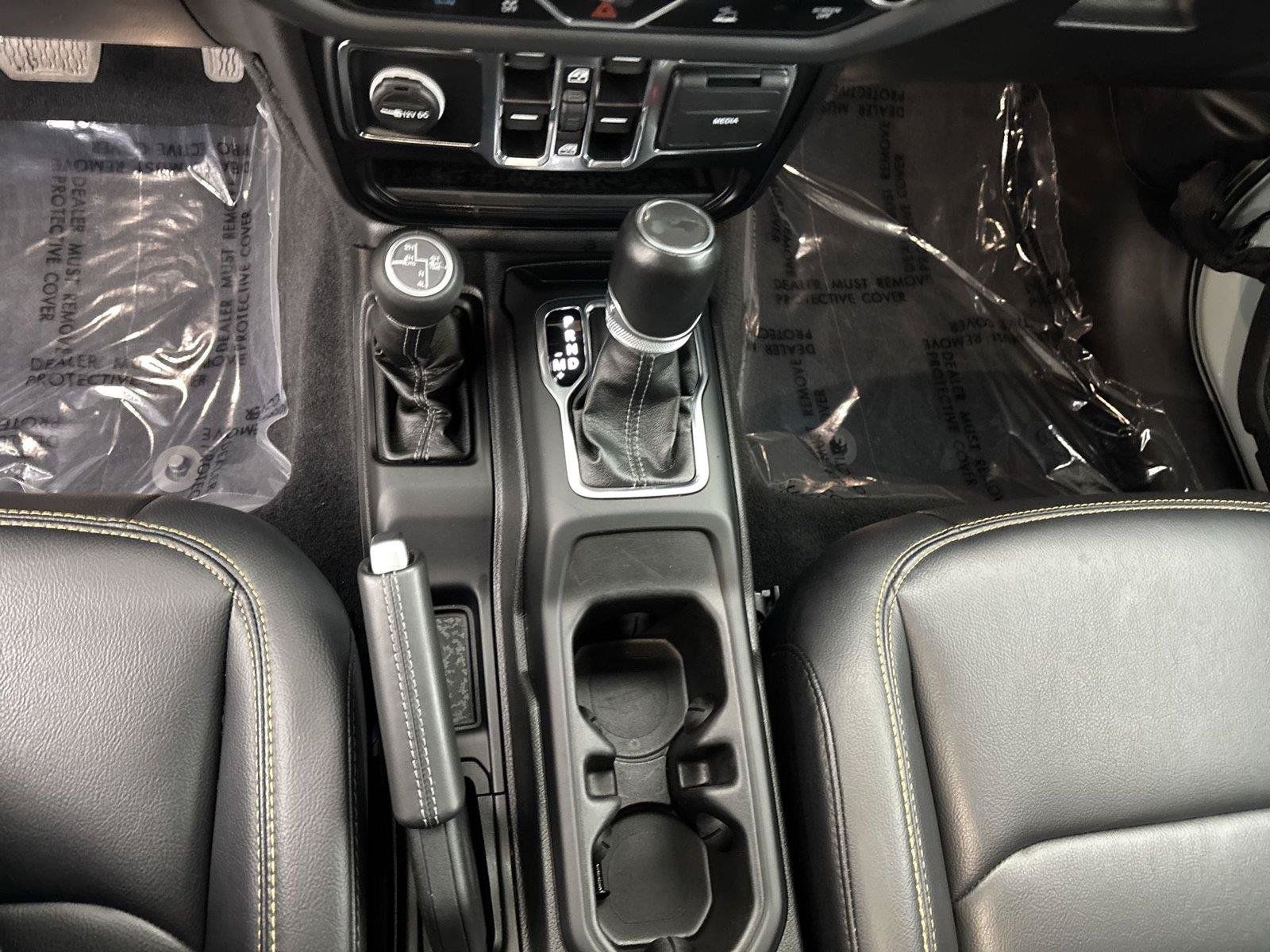 Used 2024 Jeep Wrangler Unlimited Sahara AWD/4WD image 23