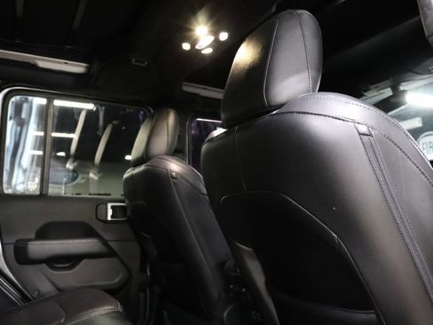 Used 2019 Jeep Wrangler Unlimited Sahara image 28