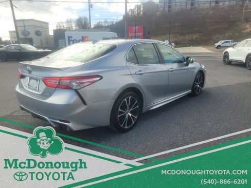 Used 2020 Toyota Camry SE image 6