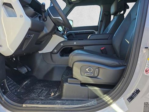 New 2026 Land Rover Defender 130 X-Dynamic SE image 28