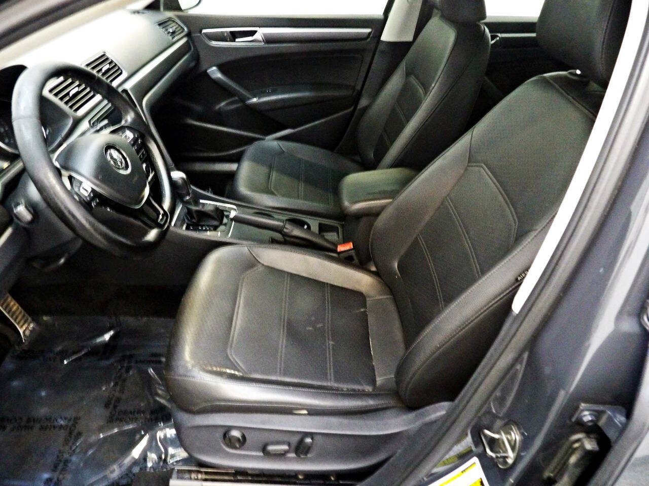 Used 2017 Volkswagen Passat 1.8T R-Line FWD image 8