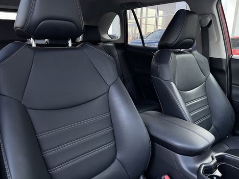 Used 2021 Toyota RAV4 XLE Premium w/ Carpet Mat Package (TMS) image 26