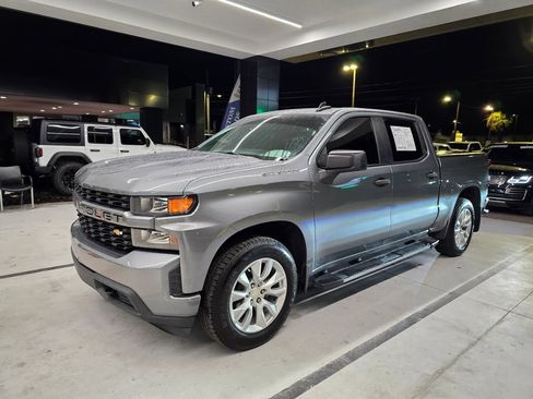 Used 2020 Chevrolet Silverado 1500 Custom w/ Custom Value Package RWD image 2