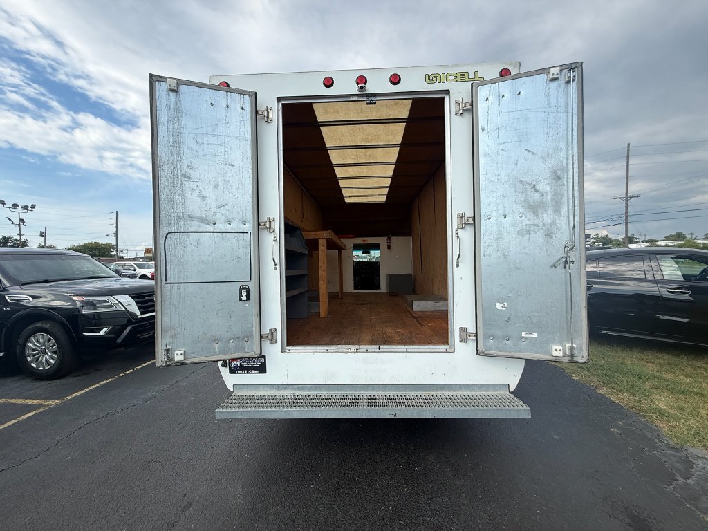 Used 2020 GMC Savana 3500 Extended w/ Driver Convenience Package RWD image 5