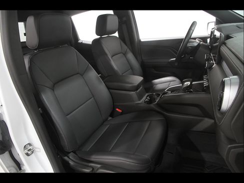Used 2024 Chevrolet Colorado LT w/ LT Convenience Package III AWD/4WD image 19