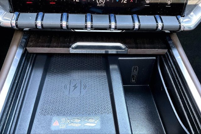 Certified 2026 GMC Acadia Denali Ultimate w/ LPO, Floor Liner Package AWD/4WD image 24