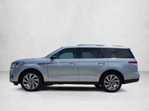 Used 2023 Lincoln Navigator Reserve AWD/4WD image 9
