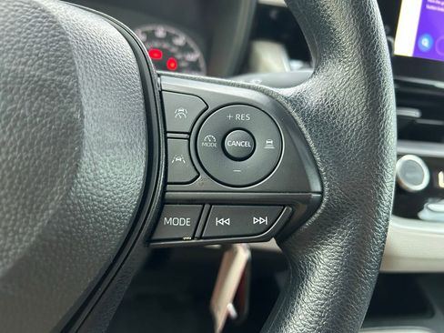 Used 2025 Toyota Corolla LE image 18