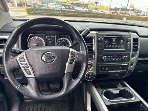 Used 2019 Nissan Titan SV w/ SV Convenience Package image 12