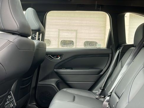 Used 2025 Subaru Forester Limited image 21