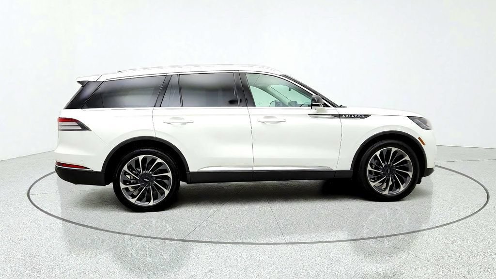 Used 2026 Lincoln Aviator Reserve AWD/4WD image 4