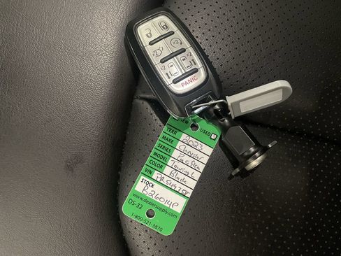 Used 2023 Chrysler Pacifica Touring-L FWD image 28