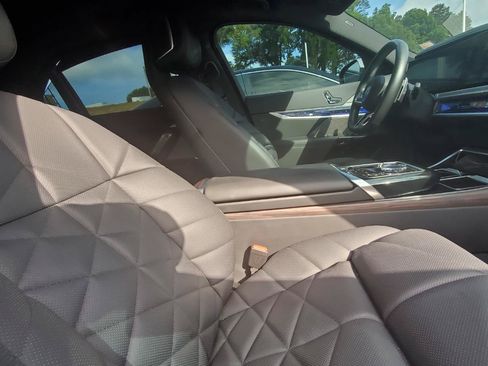 Used 2024 BMW 740i xDrive w/ Premium Package AWD/4WD image 4