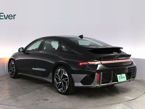 Used 2024 Hyundai Ioniq 6 Limited image 14