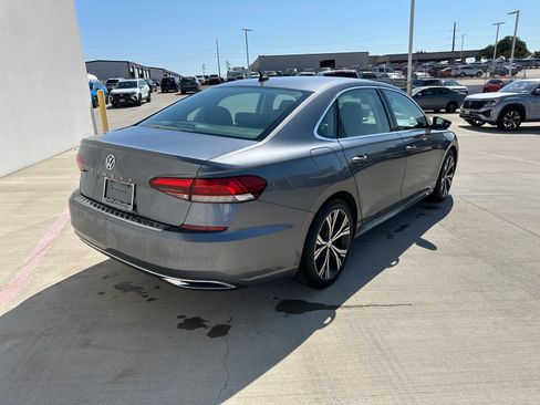 Used 2021 Volkswagen Passat 2.0T SE FWD image 8