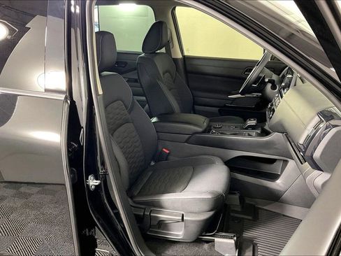 Certified 2025 Nissan Pathfinder S AWD/4WD image 9